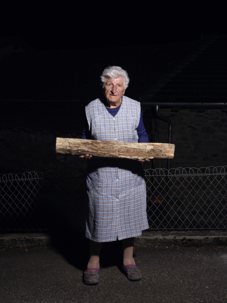 Suzanne à la bûche. ©JG