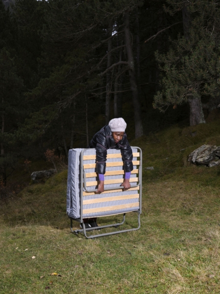 Nadine et son lit. ©JG